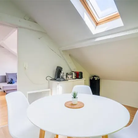 Nid Douillet Au Bord De L'erdre