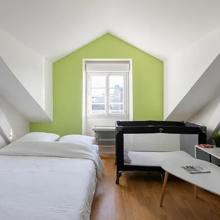 Nid Douillet Au Bord De L'erdre