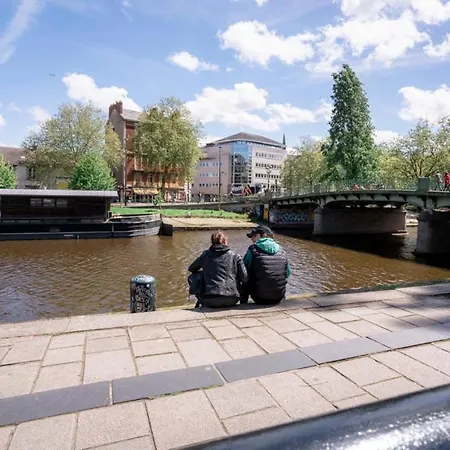 Nid Douillet Au Bord De L'erdre * Nantes